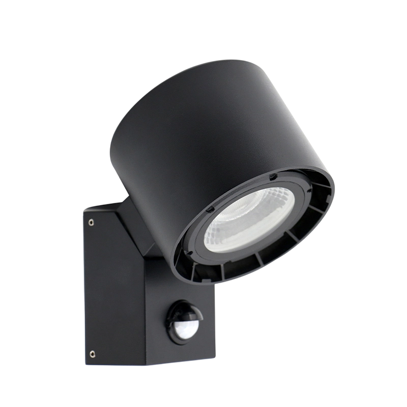 Foco LED para exteriores con sensor PIR y cabezal ajustable Foco LED para exteriores con sensor PIR y cabezal ajustable